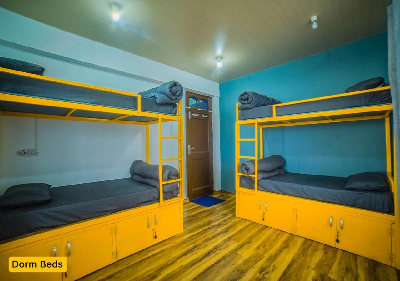 מקלוד גאנג' Young Monk Hostel & Cafe Dharamkot מראה חיצוני תמונה